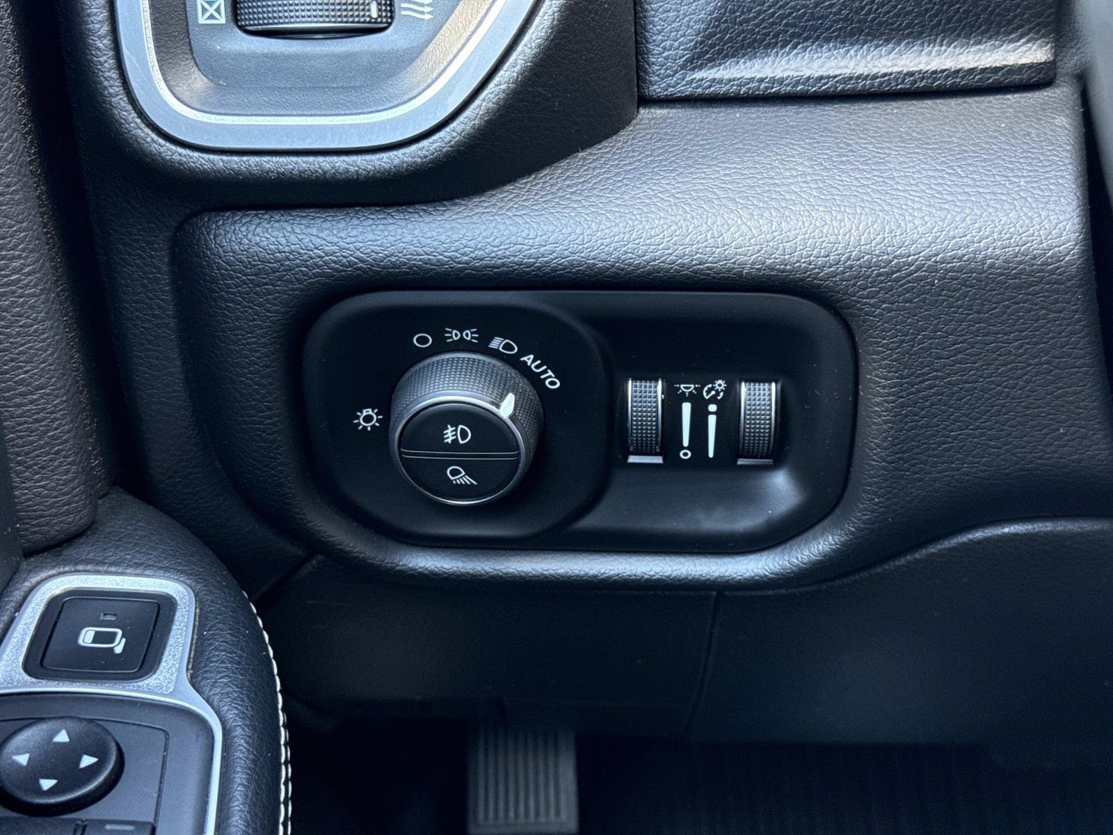 Used 2020 RAM 3500 Laramie AWD/4WD image 18