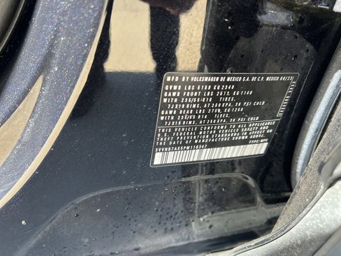 Certified 2023 Volkswagen Tiguan SE image 33