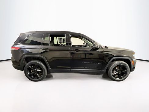 Used 2023 Jeep Grand Cherokee Altitude AWD/4WD image 4