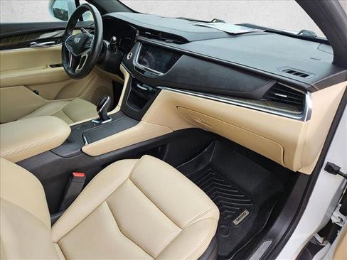 Used 2017 Cadillac XT5 FWD image 21