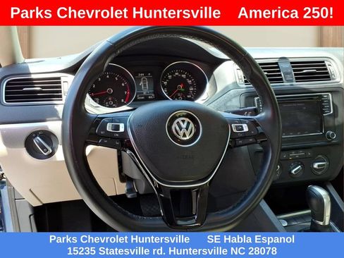 Used 2017 Volkswagen Jetta SE FWD image 3