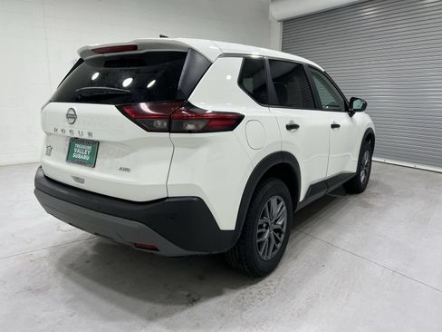 Used 2023 Nissan Rogue S AWD/4WD image 8
