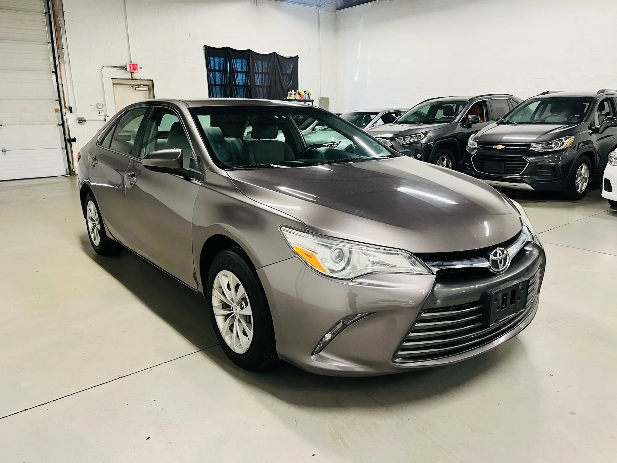 Used 2017 Toyota Camry LE FWD image 4