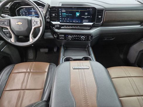 Used 2024 Chevrolet Silverado 2500 High Country w/ High Country Premium Package AWD/4WD image 7