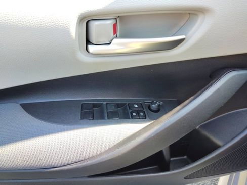 Used 2021 Toyota Corolla LE image 19