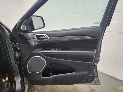 Used 2015 Jeep Grand Cherokee SRT w/ Luxury Group II AWD/4WD image 33