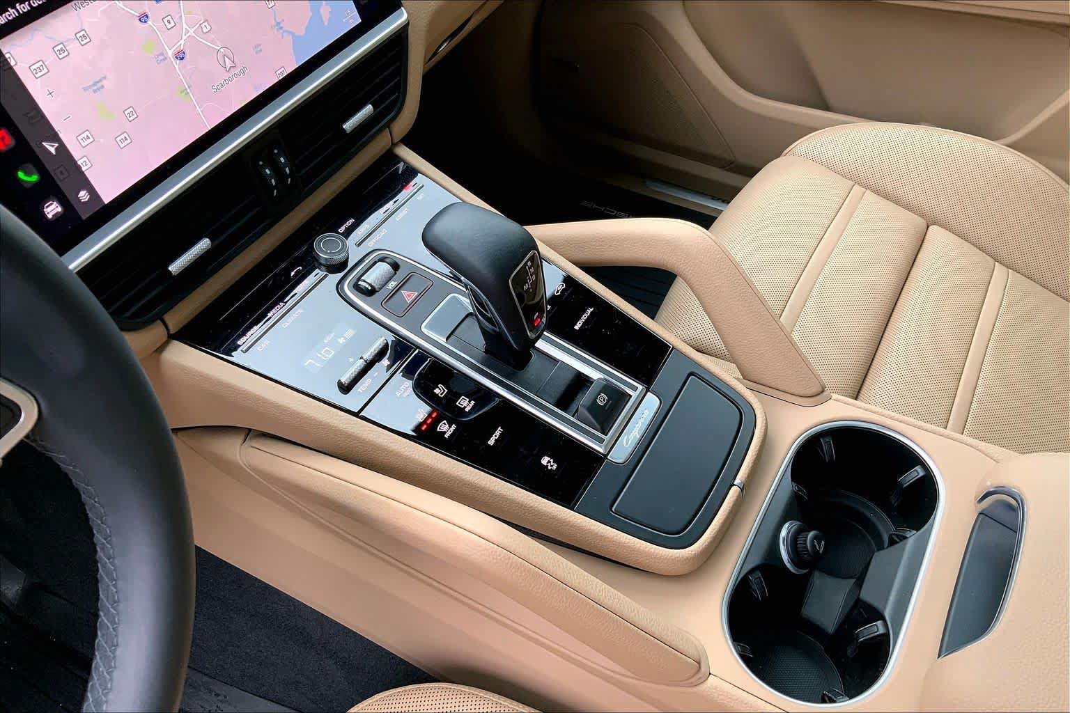Used 2023 Porsche Cayenne AWD/4WD image 17
