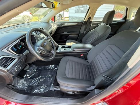 Used 2020 Ford Fusion SE image 25