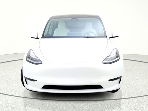 Used 2022 Tesla Model Y Long Range image 3