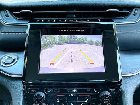 Certified 2022 Jeep Grand Cherokee L Limited AWD/4WD image 13