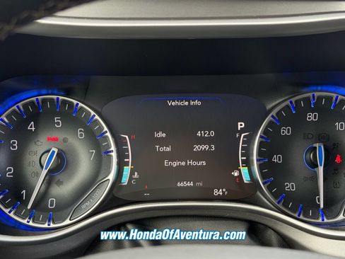 Used 2023 Chrysler Pacifica Touring-L FWD image 25