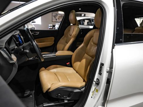 Used 2022 Volvo XC60 B5 Inscription w/ Advanced Package FWD image 27