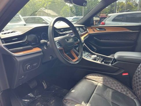 Used 2023 Jeep Grand Cherokee Summit AWD/4WD image 2