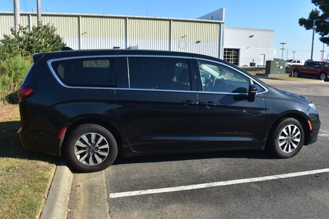 Used 2023 Chrysler Pacifica Touring-L FWD image 4