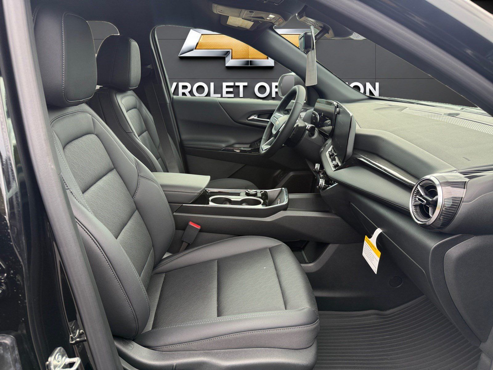 New 2027 Chevrolet Equinox LT w/ Convenience Package II FWD image 13