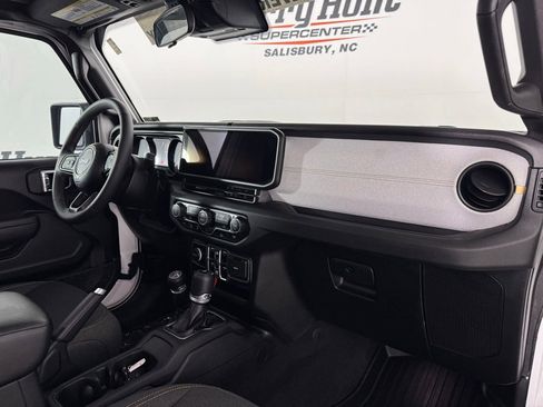 Used 2025 Jeep Gladiator Sport AWD/4WD image 30