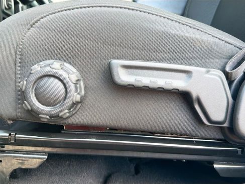 Used 2023 Jeep Wrangler Willys image 25