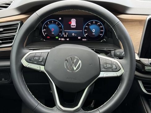 Used 2025 Volkswagen Atlas SE FWD image 10