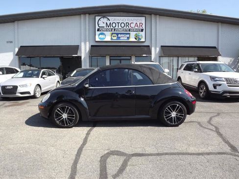Used 2010 Volkswagen Beetle Convertible FWD image 5