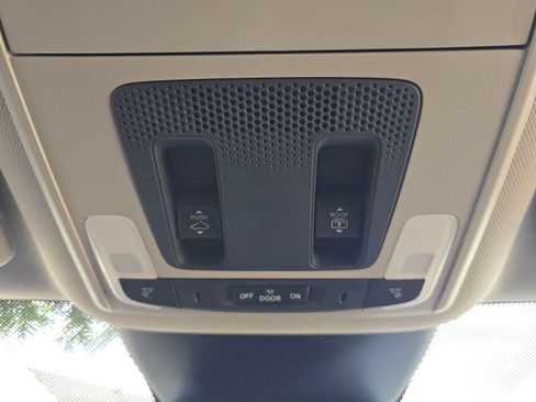 Used 2025 Honda Pilot Elite image 38