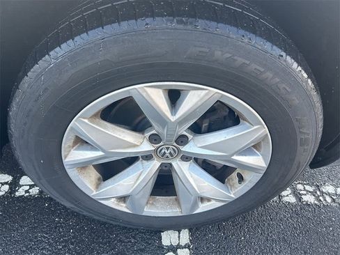 Used 2019 Volkswagen Atlas SE w/ Towing Package image 9