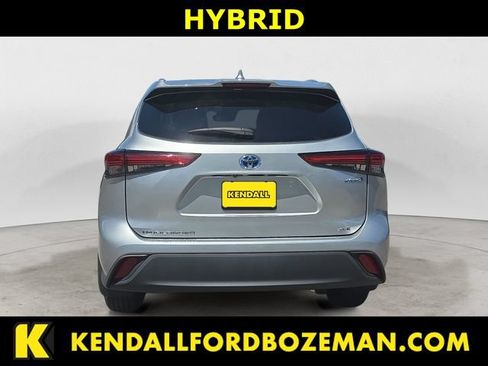 Used 2021 Toyota Highlander XLE AWD/4WD image 4