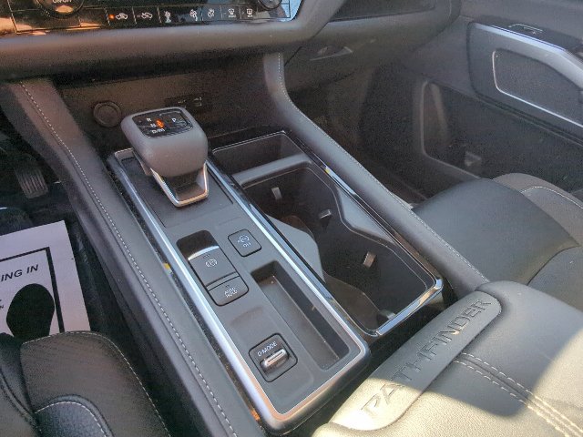 Used 2026 Nissan Pathfinder SL FWD image 17