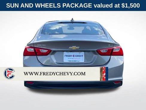 Used 2017 Chevrolet Malibu LT w/ Leather Package FWD image 4
