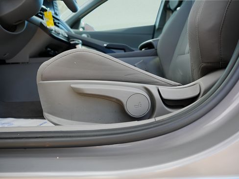 Certified 2023 Hyundai Elantra SE FWD image 20