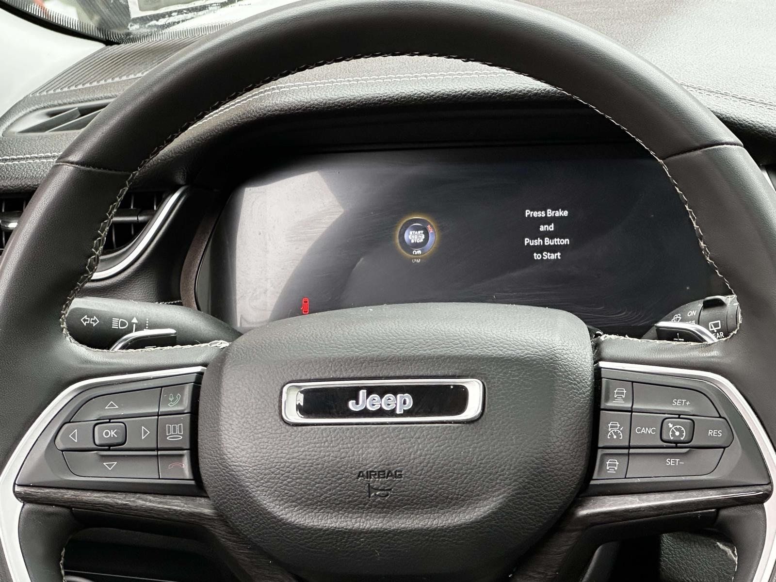 Used 2023 Jeep Grand Cherokee L Limited w/ Luxury Tech Group II AWD/4WD image 20