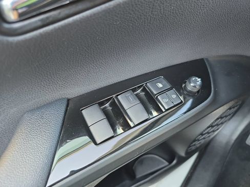 Used 2022 Toyota Prius LE FWD image 29