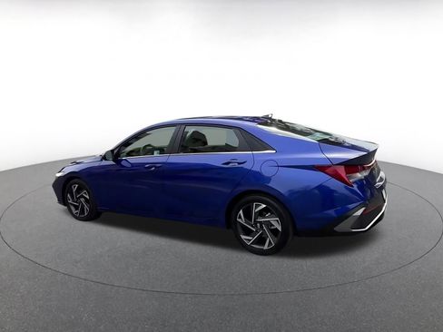 Used 2025 Hyundai Elantra Limited image 10