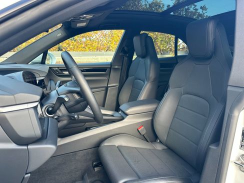 New 2025 Porsche Macan 4 Electric image 5