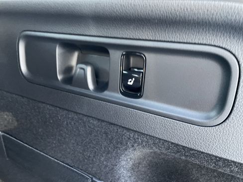 Certified 2025 Mercedes-Benz GLC 300 image 12