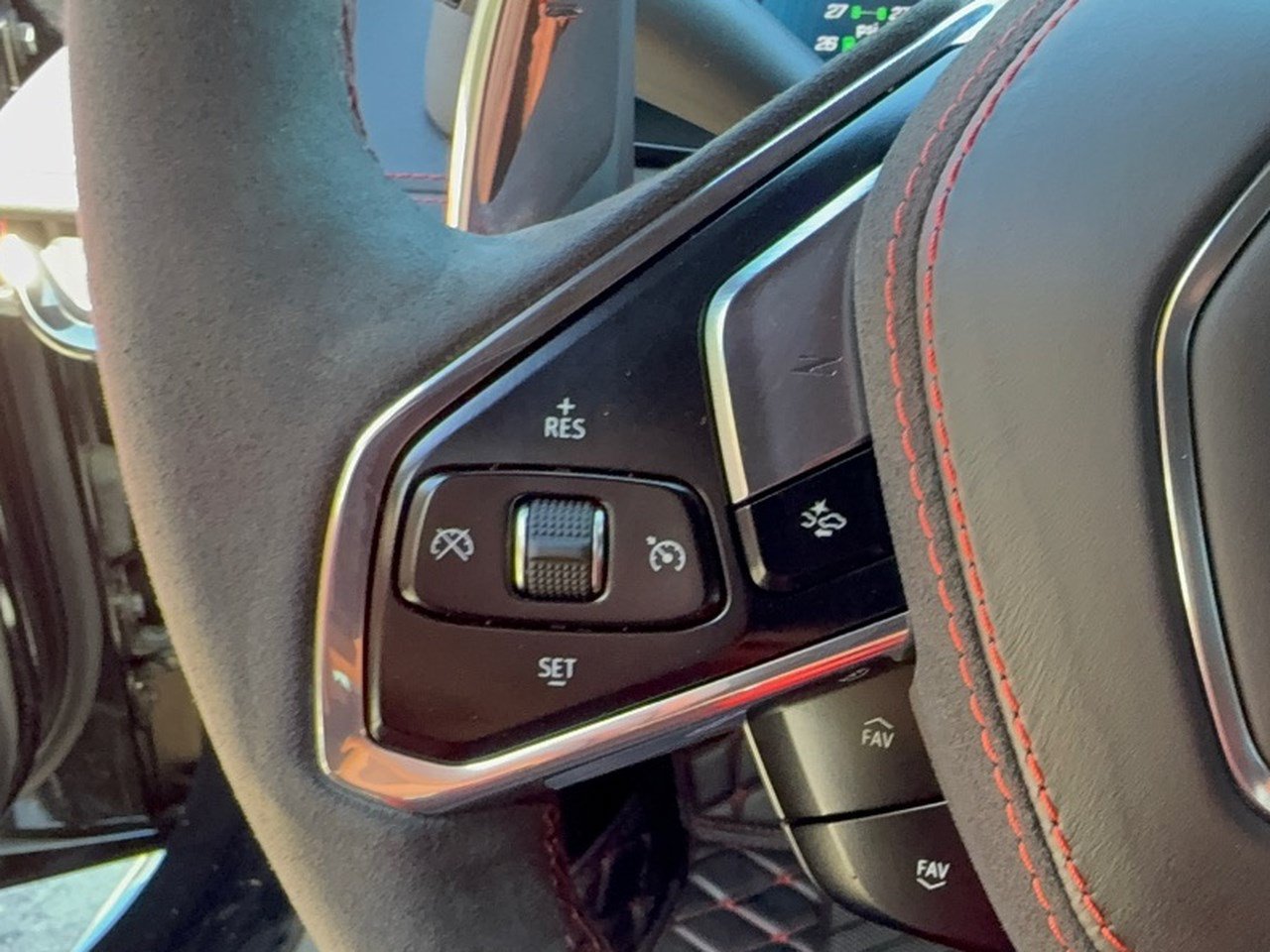 Used 2025 Chevrolet Corvette Z06 w/ Stealth Interior Trim Package RWD image 18