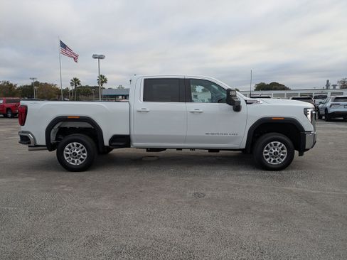 New 2026 GMC Sierra 2500 SLE image 3