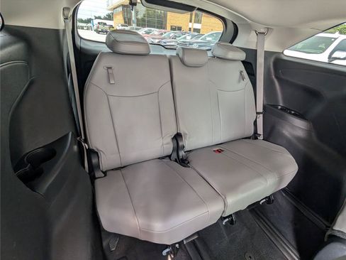 Used 2025 Toyota Sienna XLE AWD/4WD image 15