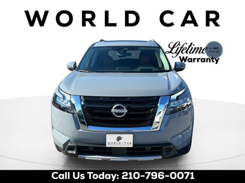 Used 2025 Nissan Pathfinder Platinum FWD image 9