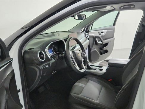 Used 2024 Chevrolet Blazer LT w/ Convenience Package FWD image 9