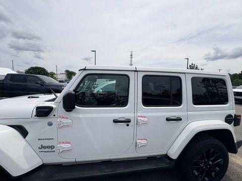 Used 2022 Jeep Wrangler Unlimited Sahara AWD/4WD image 3