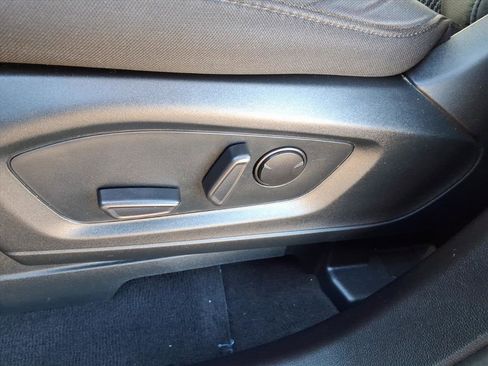 Used 2022 Ford Explorer XLT image 16