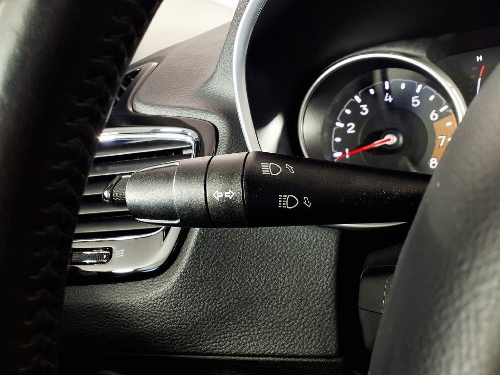 Used 2019 Jeep Compass Latitude FWD image 17