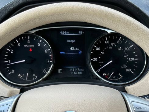 Used 2015 Nissan Rogue SV AWD/4WD image 28
