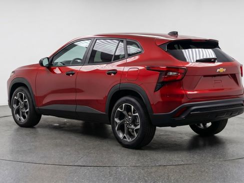 Used 2025 Chevrolet Trax LT FWD image 6