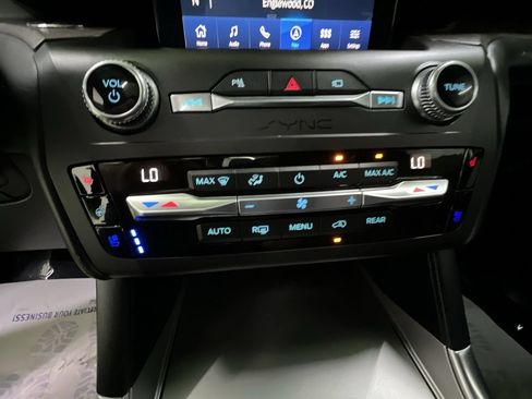 Used 2020 Ford Explorer Platinum w/ Premium Technology Package AWD/4WD image 24