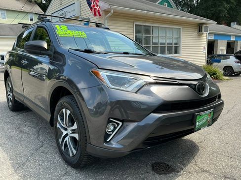 Used 2018 Toyota RAV4 LE w/ Carpet Mat Package AWD/4WD image 5