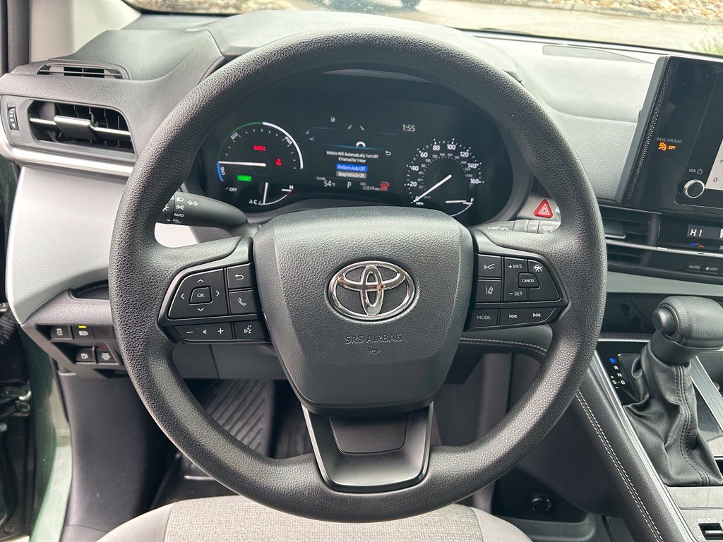 Used 2025 Toyota Sienna LE AWD/4WD image 10
