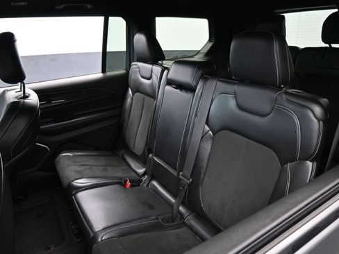 Used 2022 Jeep Grand Cherokee L Laredo RWD image 37
