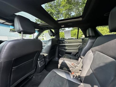 Certified 2018 Ford Explorer XLT w/ Equipment Group 202A AWD/4WD image 18