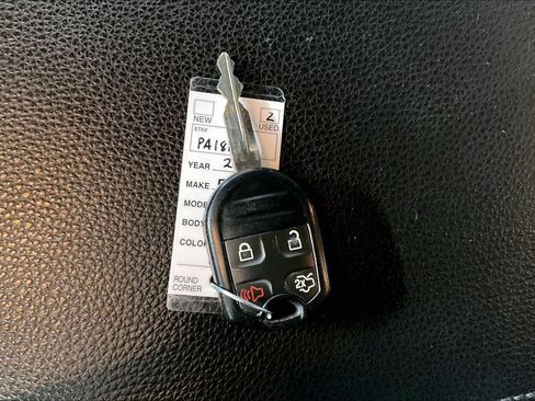 Used 2017 Ford Expedition XLT image 24